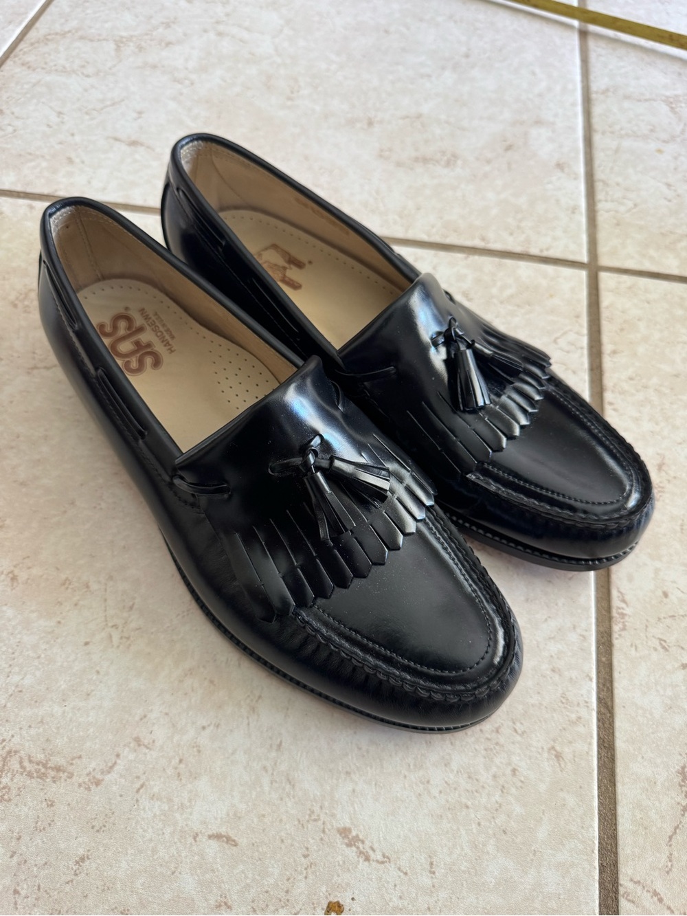 SAS Black Leather Tassel Kiltie Slip-On Loafers